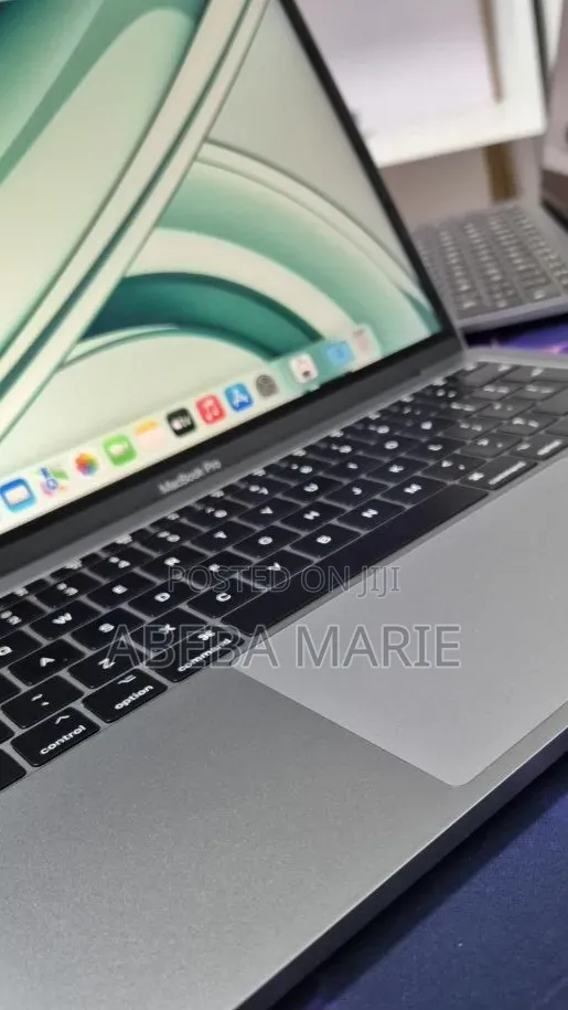 New Laptop Apple MacBook Pro 2017 8GB Intel Core i5 SSD 256GB