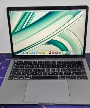 New Laptop Apple MacBook Pro 2017 8GB Intel Core i5 SSD 256GB