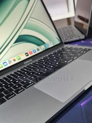New Laptop Apple MacBook Pro 2017 8GB Intel Core i5 SSD 256GB