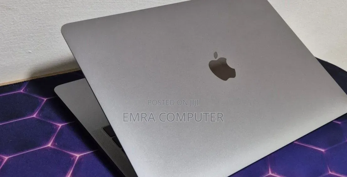 New Laptop Apple MacBook Pro 2017 8GB Intel Core i5 SSD 256GB