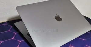 New Laptop Apple MacBook Pro 2017 8GB Intel Core i5 SSD 256GB