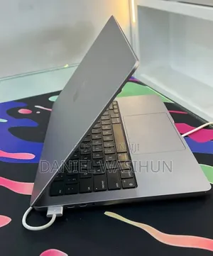New Laptop Apple MacBook Pro 2023 M3 Pro 8GB Apple M3 Pro SSD 512GB