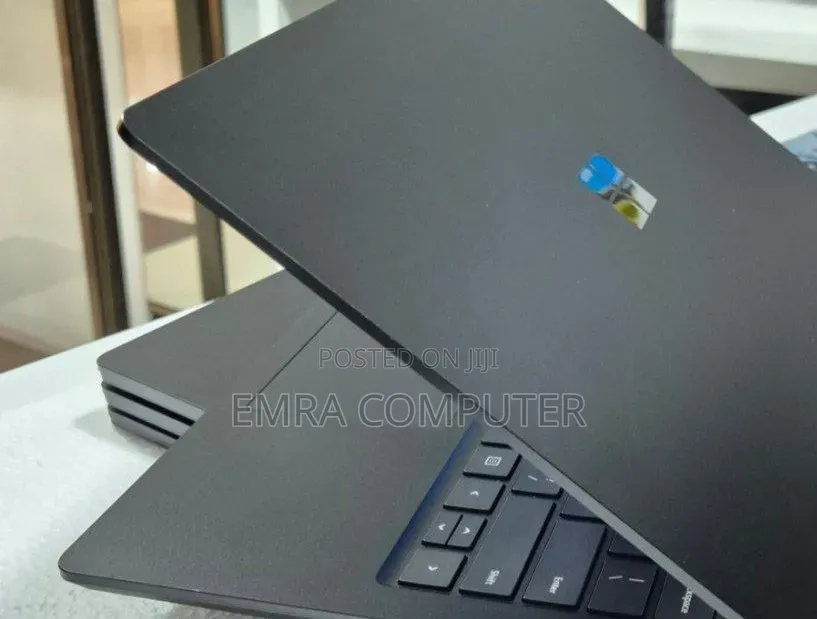 New Laptop Microsoft Surface 16GB Intel Core i7 SSD 256GB
