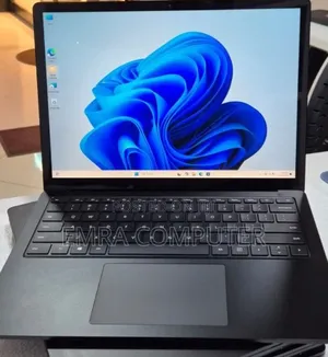 New Laptop Microsoft Surface 16GB Intel Core i7 SSD 256GB