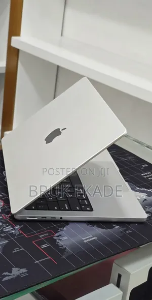 New Laptop Apple MacBook Pro 2021 M1 32GB Apple M1 Pro SSD 512GB