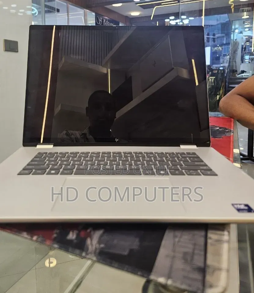 New Laptop HP OmniBook Ultra Flip 16" 16GB Intel Core Ultra 7 SSD 1T