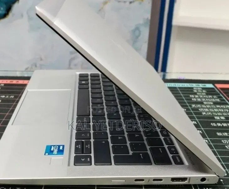 New Laptop HP EliteBook 830 G8 16GB Intel Core i5 SSD 512GB