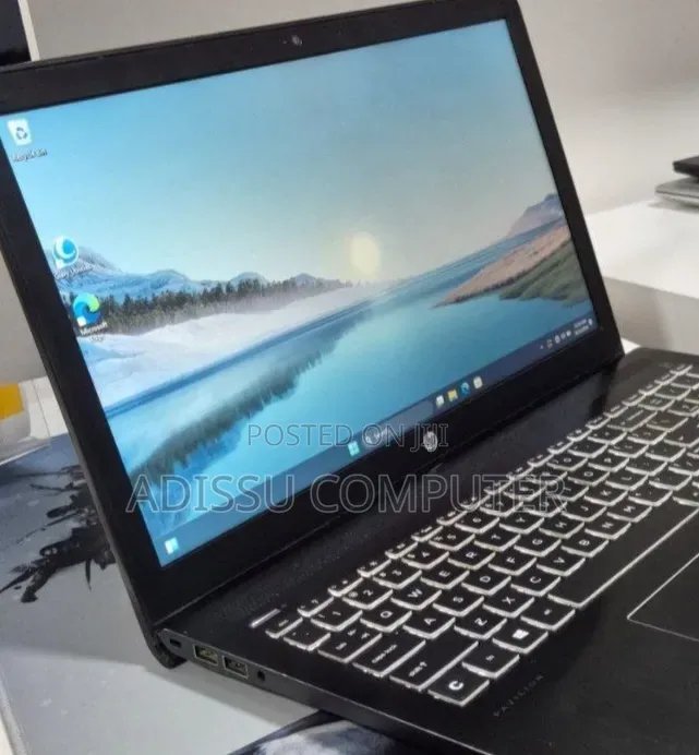 New Laptop HP Pavilion 15 8GB Intel Core i7 SSD 256GB