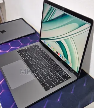 New Laptop Apple MacBook Pro 2017 8GB Intel Core i5 SSD 256GB