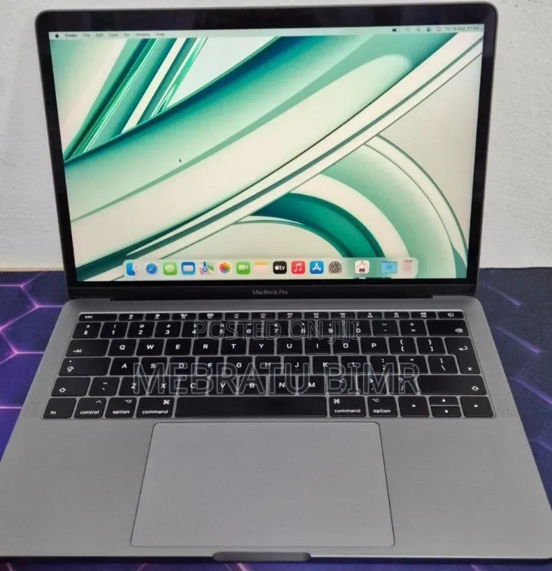 New Laptop Apple MacBook Pro 2017 8GB Intel Core i5 SSD 256GB