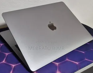 New Laptop Apple MacBook Pro 2017 8GB Intel Core i5 SSD 256GB