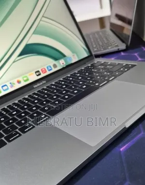 New Laptop Apple MacBook Pro 2017 8GB Intel Core i5 SSD 256GB
