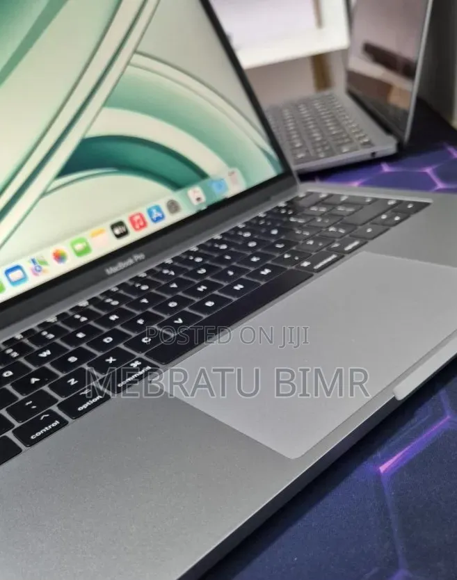 New Laptop Apple MacBook Pro 2017 8GB Intel Core i5 SSD 256GB