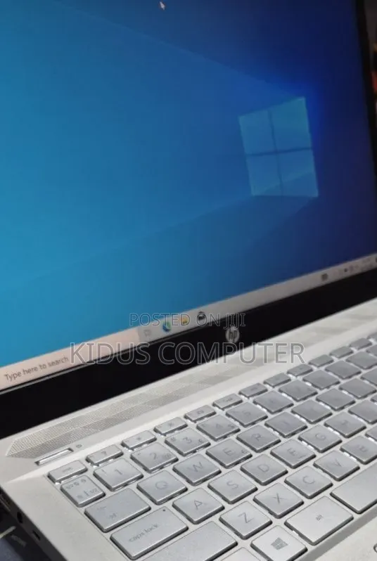 New Laptop HP Pavilion 15 8GB Intel Core i5 SSD 256GB