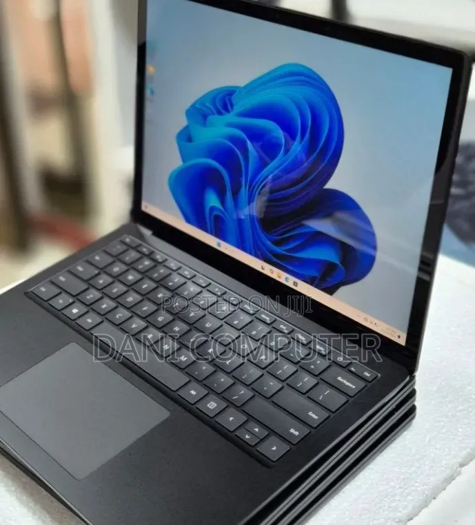 New Laptop Microsoft Surface 16GB Intel Core i5 SSD 256GB
