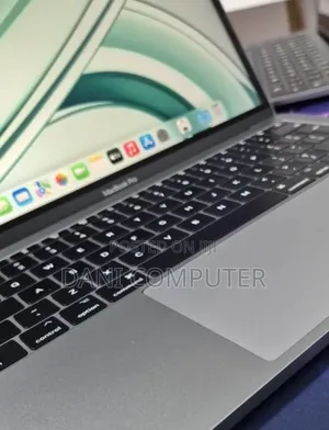 New Laptop Apple MacBook Pro 2017 8GB Intel Core i5 SSD 256GB