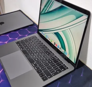 New Laptop Apple MacBook Pro 2017 8GB Intel Core i5 SSD 256GB