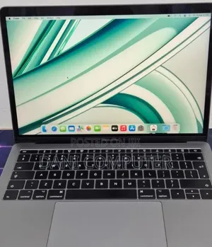 New Laptop Apple MacBook Pro 2017 8GB Intel Core i5 SSD 256GB