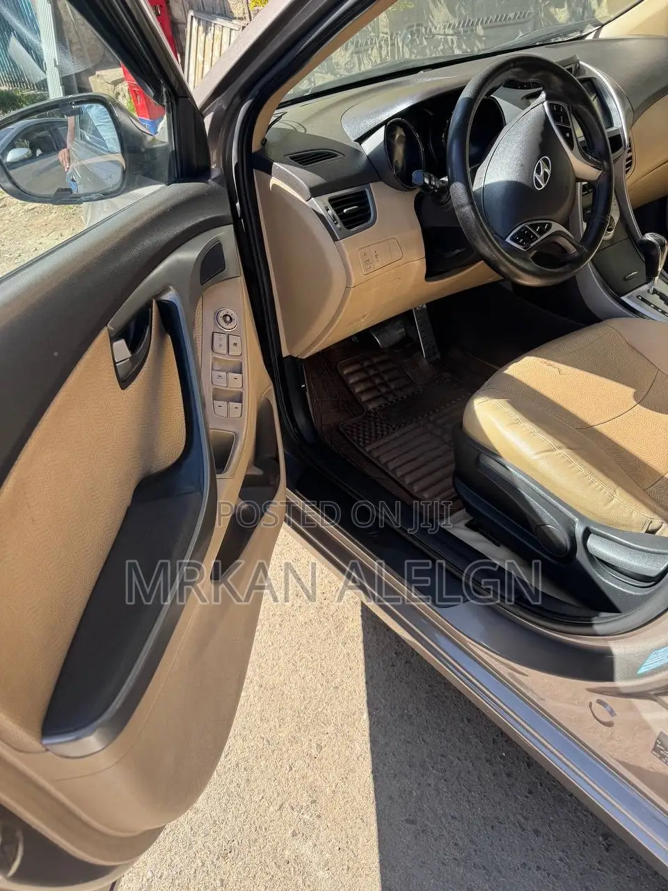 Hyundai Elantra 2012 Brown