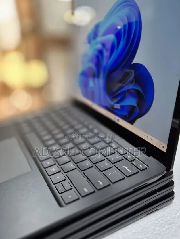 New Laptop Microsoft Surface 16GB Intel Core i5 SSD 256GB