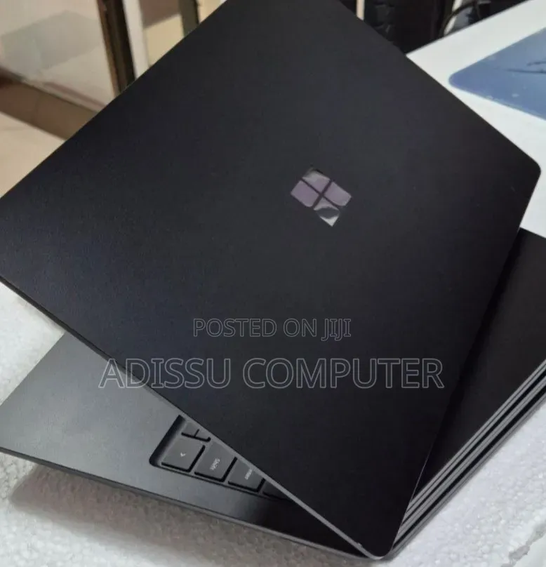 New Laptop Microsoft Surface 16GB Intel Core i5 SSD 256GB
