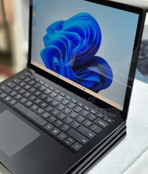 New Laptop Microsoft Surface 16GB Intel Core i5 SSD 256GB