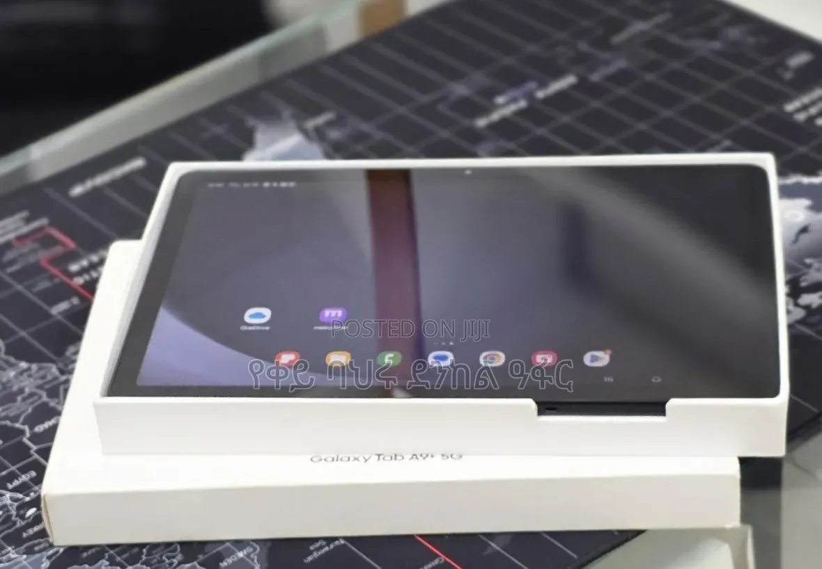 New Laptop Samsung Galaxy Book6 4GB Intel Core i5 SSD 72GB