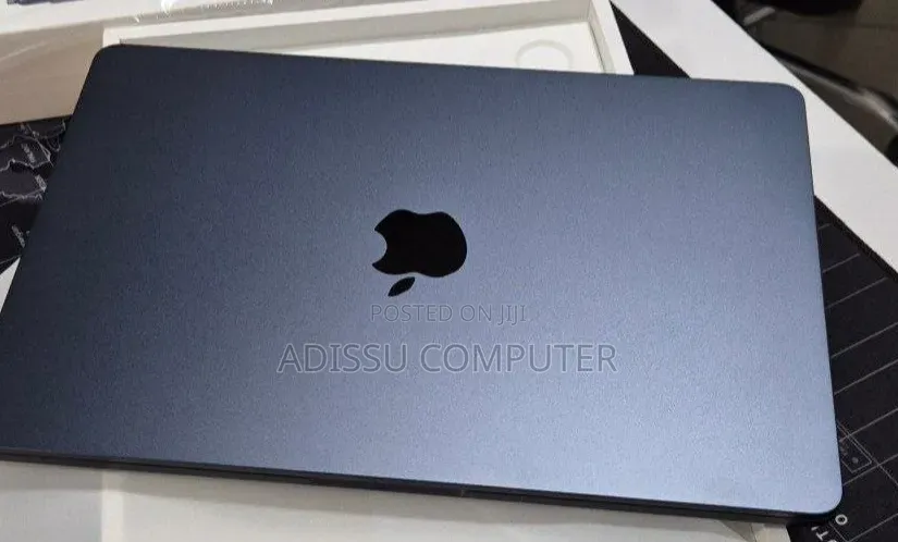 New Laptop Apple MacBook Air 2022 M2 8GB Apple M2 SSD 256GB