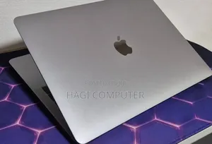 New Laptop Apple MacBook Pro 2017 8GB Intel Core i5 SSD 256GB