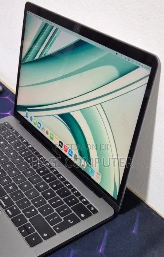 New Laptop Apple MacBook Pro 2017 8GB Intel Core i5 SSD 256GB