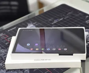 New Laptop Samsung Galaxy Book6 4GB Intel Core i5 SSD 72GB
