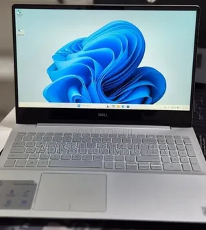New Laptop Dell XPS 15 8GB Intel Core i5 SSD 256GB
