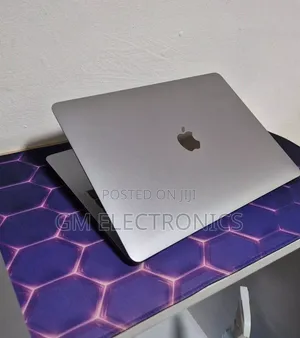 New Laptop Apple MacBook Pro 2017 8GB Intel Core i7 SSD 256GB