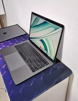 New Laptop Apple MacBook Pro 2017 8GB Intel Core i7 SSD 256GB