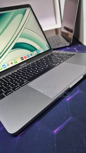 New Laptop Apple MacBook Pro 2017 8GB Intel Core i7 SSD 256GB