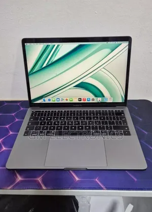 New Laptop Apple MacBook Pro 2017 8GB Intel Core i7 SSD 256GB