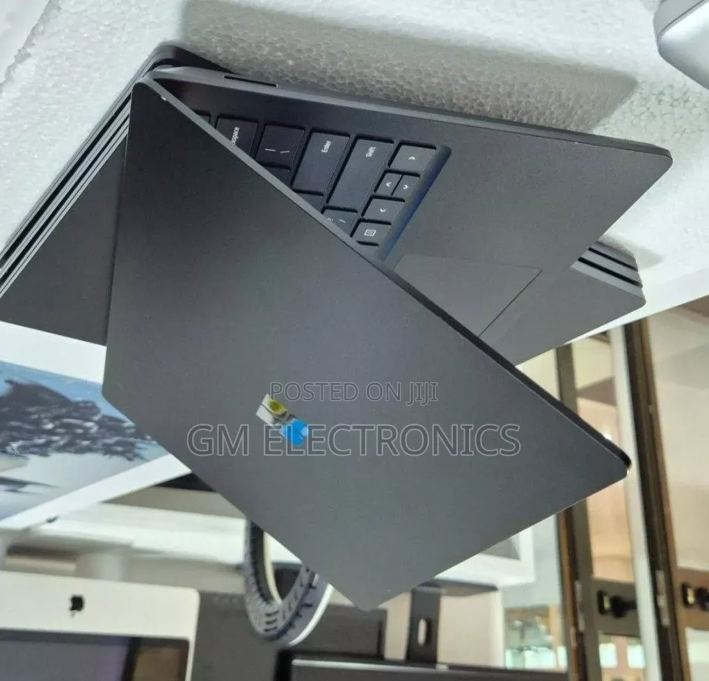 New Laptop Microsoft Surface 16GB Intel Core i7 SSD 256GB