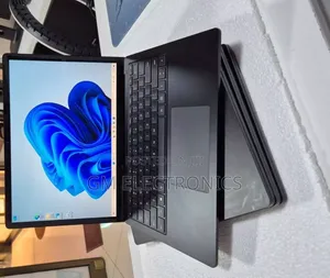 New Laptop Microsoft Surface 16GB Intel Core i7 SSD 256GB