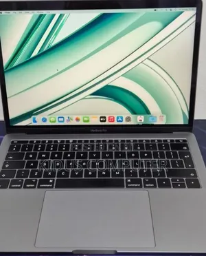 New Laptop Apple MacBook Pro 2017 8GB Intel Core i5 SSD 256GB