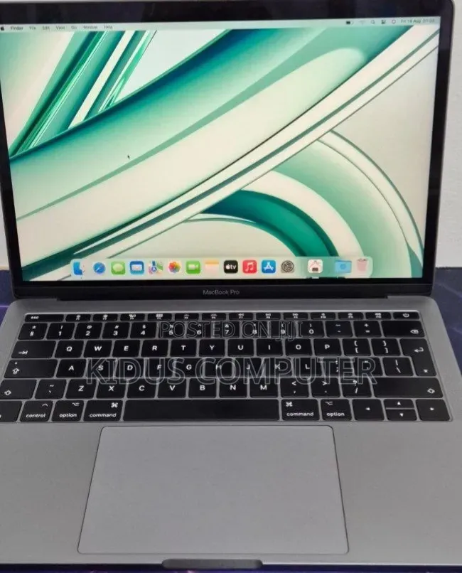 New Laptop Apple MacBook Pro 2017 8GB Intel Core i5 SSD 256GB