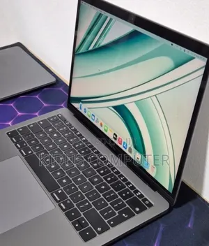 New Laptop Apple MacBook Pro 2017 8GB Intel Core i5 SSD 256GB