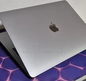 New Laptop Apple MacBook Pro 2017 8GB Intel Core i5 SSD 256GB