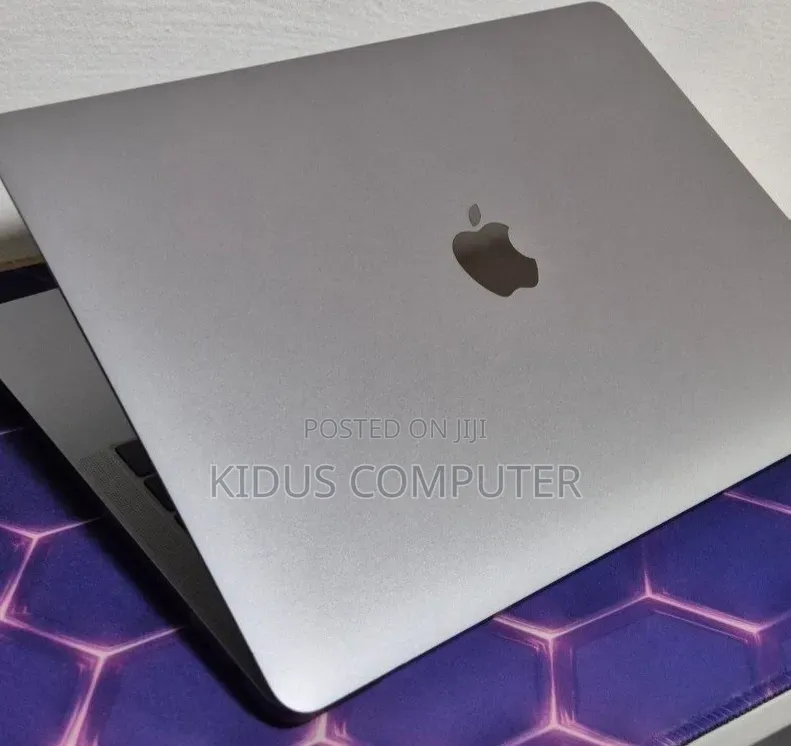 New Laptop Apple MacBook Pro 2017 8GB Intel Core i5 SSD 256GB