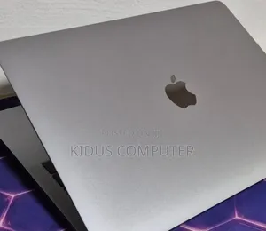 New Laptop Apple MacBook Pro 2017 8GB Intel Core i5 SSD 256GB