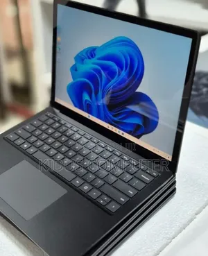 New Laptop Microsoft Surface 8GB Intel Core i5 SSD 256GB