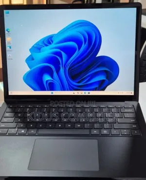 New Laptop Microsoft Surface 8GB Intel Core i5 SSD 256GB