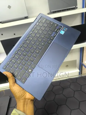 New Laptop Samsung Galaxy Book4 16GB Intel Core i7 SSD 512GB