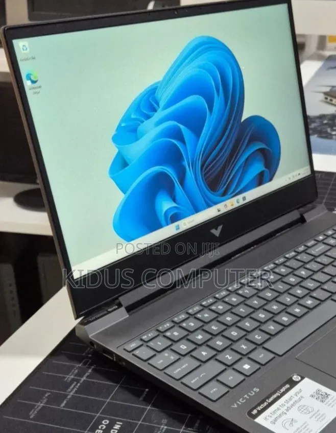 New Laptop HP Victus 15 16GB AMD Ryzen 7 SSD 512GB