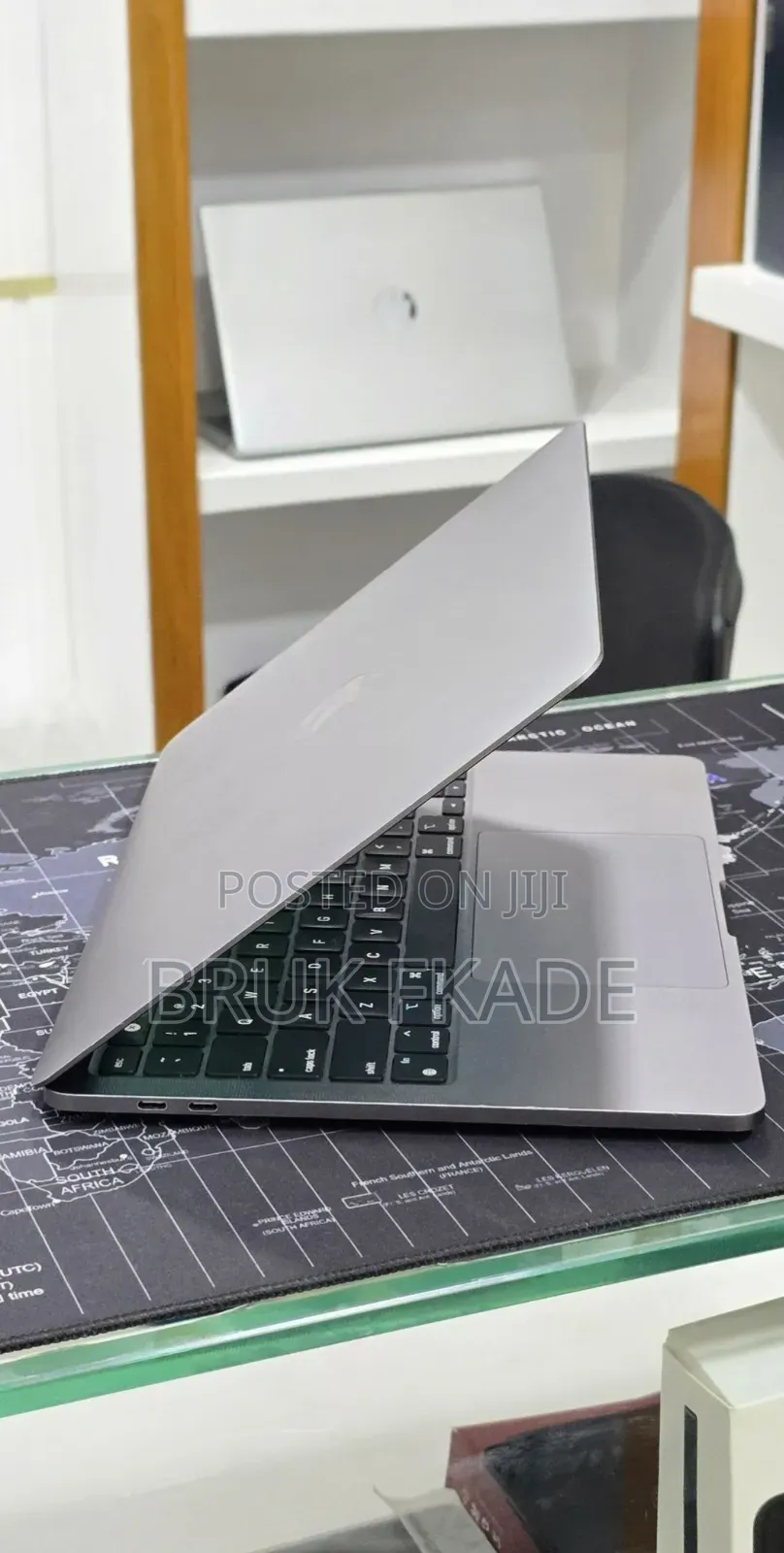 New Laptop Apple MacBook Pro 2022 M2 16GB Apple M2 SSD 512GB
