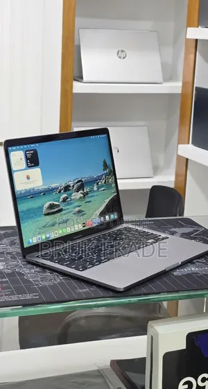 New Laptop Apple MacBook Pro 2022 M2 16GB Apple M2 SSD 512GB